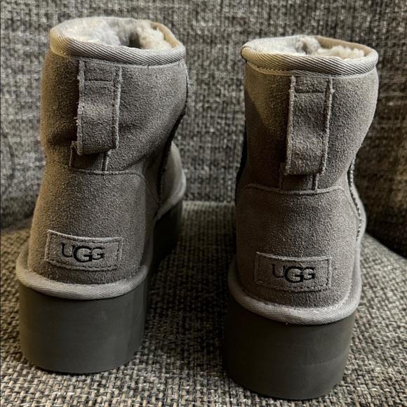 UGG Mini Platform boots size 9 - Picture 6 of 9